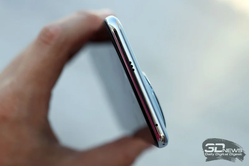  HUAWEI nova 14 Pro, верхняя грань: микрофон, решетка вывода динамика 