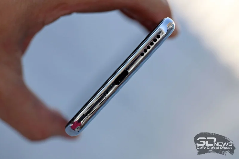 Нижний торец HUAWEI nova 14 Pro: лоток для двух SIM-карт, микрофон, разъем USB Type-C, динамик