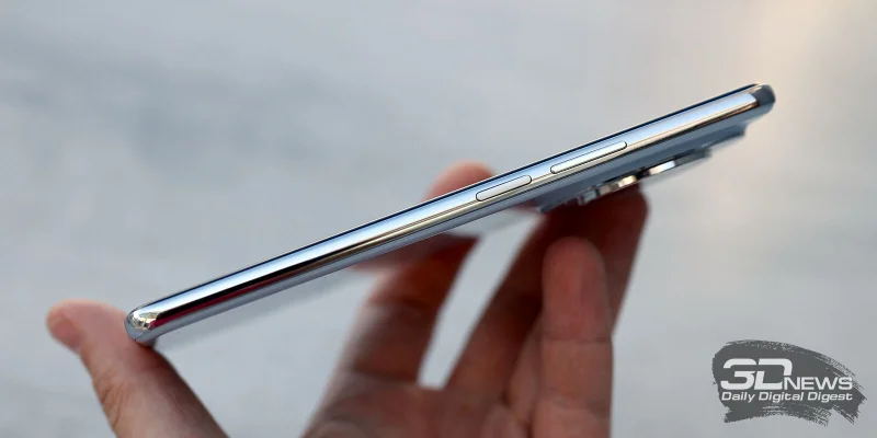  HUAWEI nova 14 Pro, правая грань: клавиша регулировки громкости/спуска затвора камеры, клавиша питания 