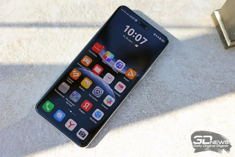  HUAWEI nova 14 Pro, лицевая панель: в верхней части по центру — двойная фронтальная камера, под кромкой — разговорный динамик 