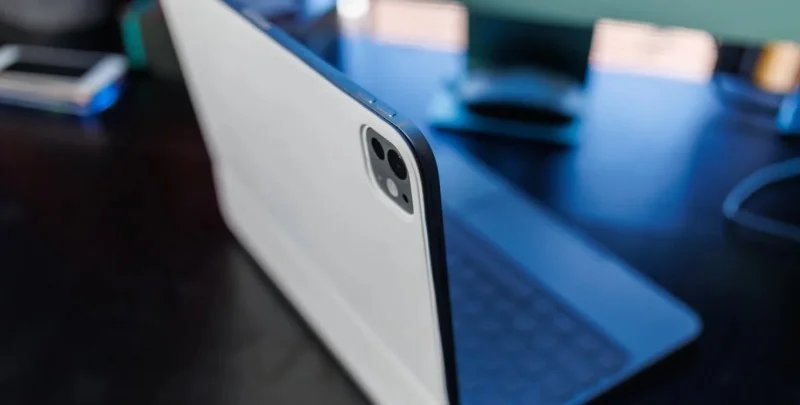 Раскладной iPad за $3000: 18-дюймовый экран, но ждать до 2029 года