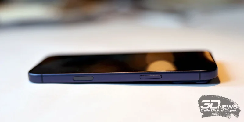  Apple iPhone 17 Pro Max, правая грань: клавиша включения/блокировки и клавиша Camera Control 