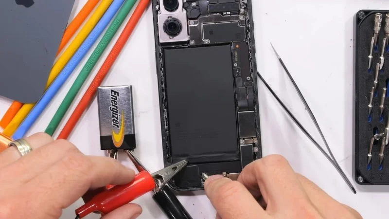  Источник изображения: JerryRigEverything / YouTube 