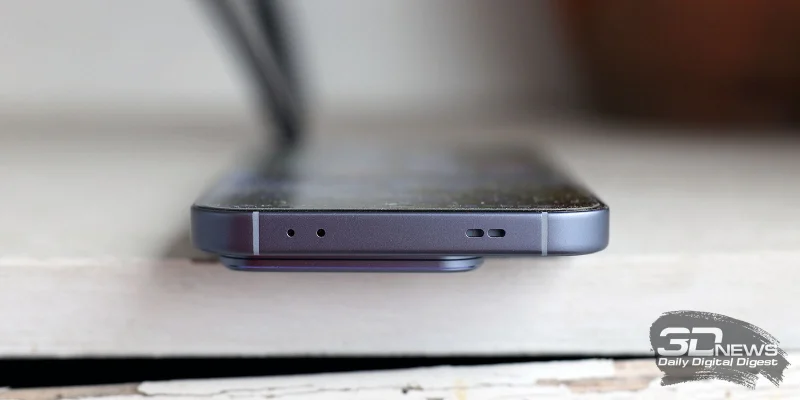  realme GT 8 Pro, верхняя грань: динамик, микрофон и датчик освещенности 