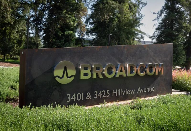 Anthropic заказала у Broadcom чипы для ИИ на $10 млрд