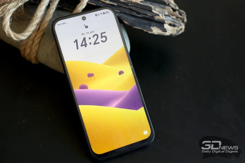  HONOR X6c, лицевая панель: вверху по центру – отверстие для фронтальной камеры; выше, под кромкой – разговорный динамик 