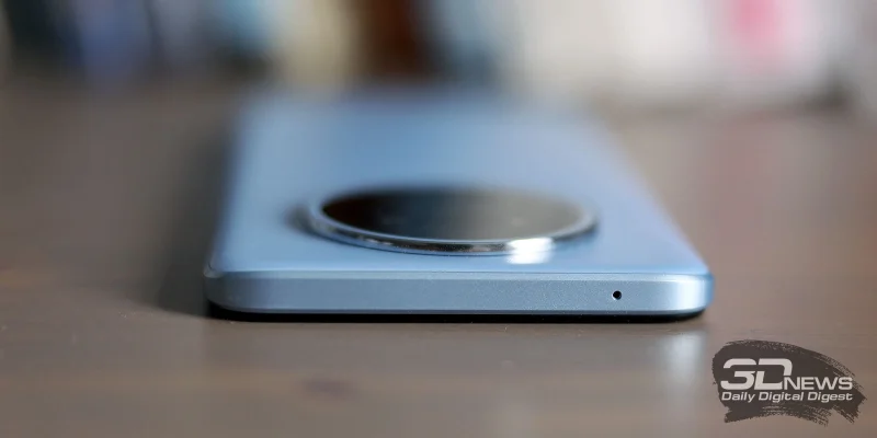  HUAWEI nova 14i, верхняя грань: микрофон 