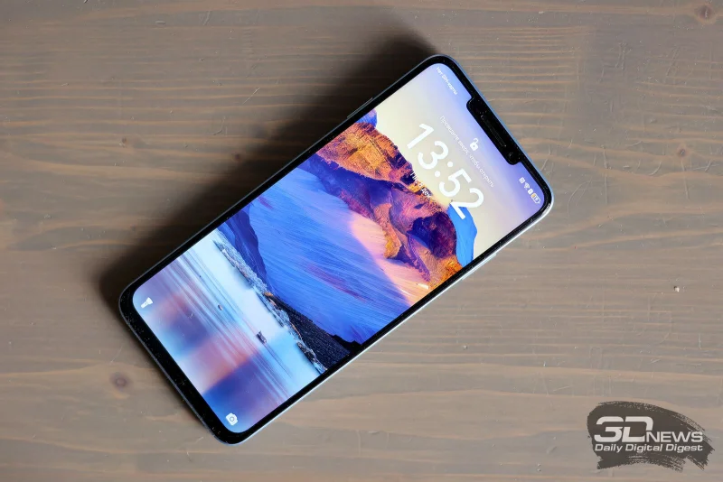  HUAWEI nova 14i, лицевая панель: вверху – вырез с фронтальной камерой, разговорным динамиком и датчиком освещенности 