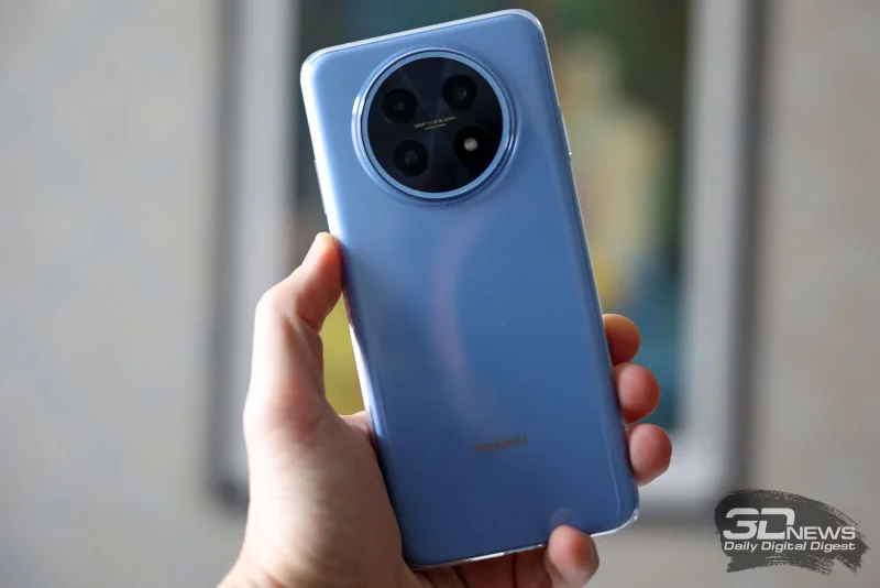  HUAWEI nova 14i в комплектном чехле 