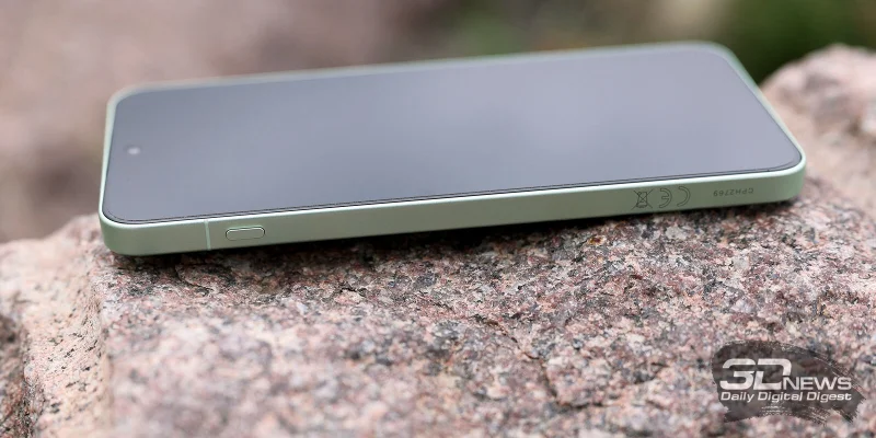  OnePlus 15R, левая грань: многофункциональная клавиша 