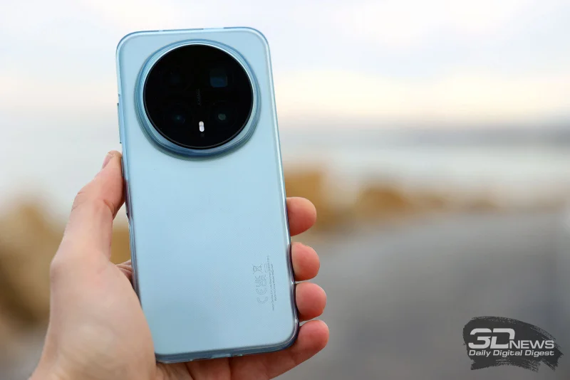  HONOR Magic 8 Pro в комплектном чехле 