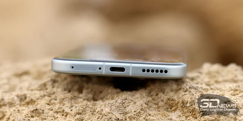  HONOR Magic 8 Pro, нижняя грань: динамик, порт USB Type-C, микрофон, слот для SIM-карт 