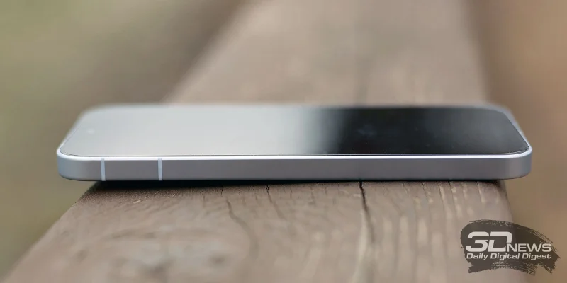  IQOO 15R, левая грань без функциональных элементов 