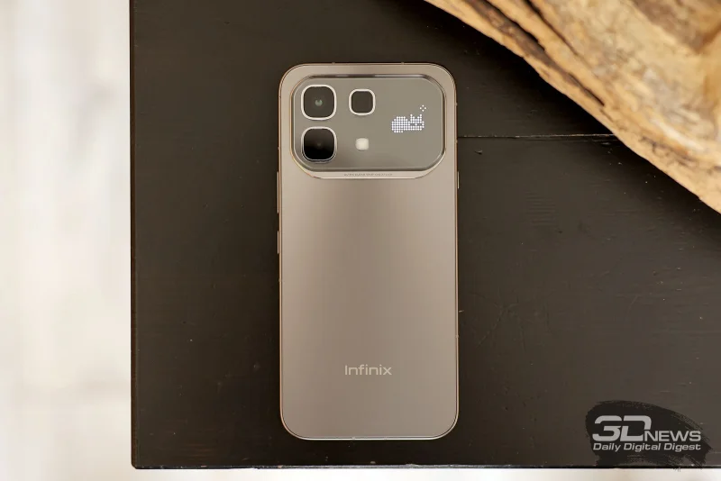  Infinix NOTE 60 Pr, задняя панель: слева вверху – блок с двумя камерами, вспышкой, блоком Active Halo и панелью Active Matrix 