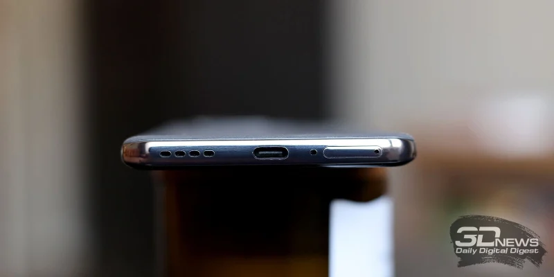  realme 16 Pro+, нижняя грань: динамик, порт USB Type-C, микрофон, слот для SIM-карт 