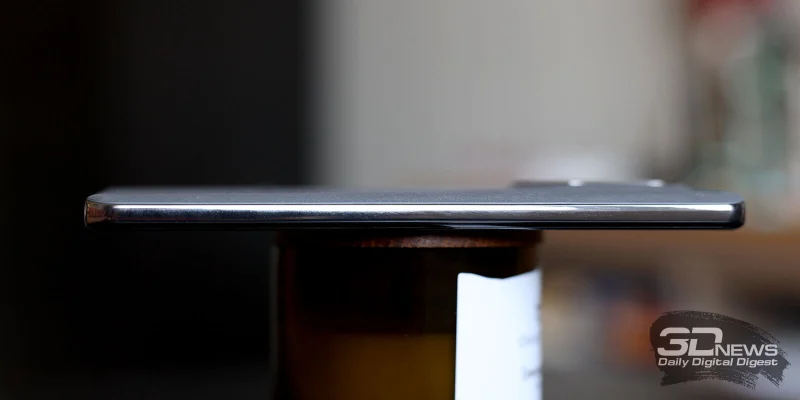  realme 16 Pro+, левая грань без функциональных элементов 