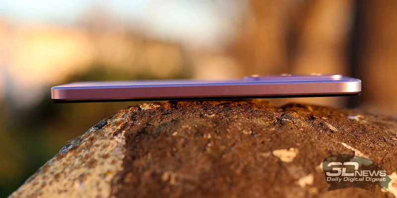  realme C85 Pro, левая грань без функциональных элементов 