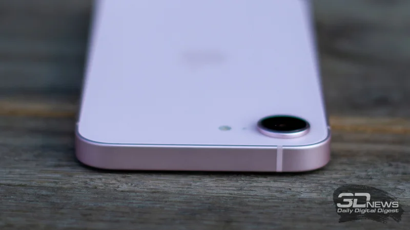  Apple iPhone 17e, верхняя грань без функциональных элементов 