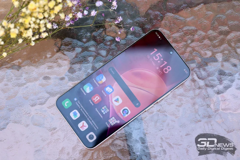  vivo X300 FE, лицевая панель: по центру в верхней части экрана — фронтальная камера в индивидуальном отверстии, под кромкой — разговорный динамик 