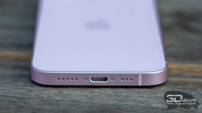  Apple iPhone 16e, нижняя грань: основной динамик, порт USB Type-C, микрофон 