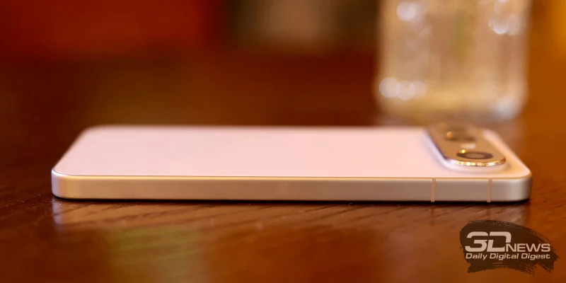  vivo X300 FE, левая грань без функциональных элементов 