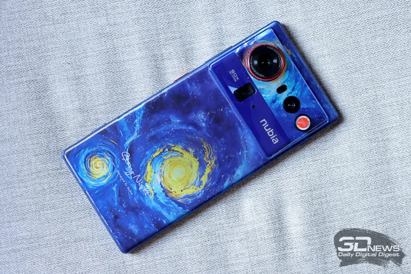  nubia Z80 Ultra, задняя панель: в верхней части — три камеры, датчики и кольцевая вспышка 