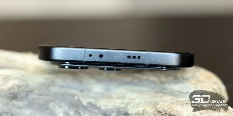  Infinix NOTE 60, нижняя грань: слот для SIM-карт, микрофон, порт USB Type-C, динамик 