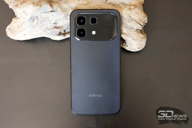  Infinix NOTE 60, задняя панель: слева вверху – блок с двумя камерами, вспышкой, блоком Active Halo и панелью Active Matrix 