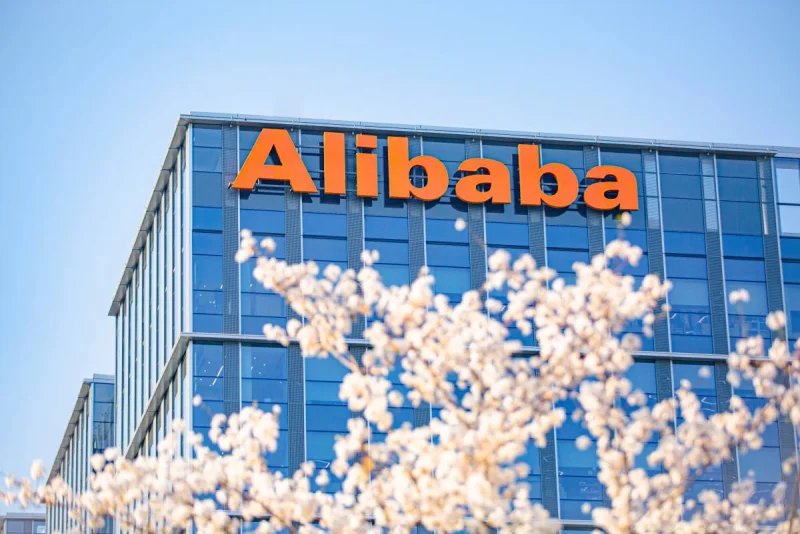 Alibaba Cloud готовит десятикратный рывок мощностей, пока Tencent учится выживать на минимуме