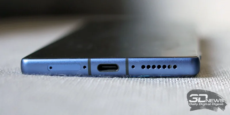  nubia Z80 Ultra, нижняя грань: слот для двух SIM-карт, два микрофон, порт USB Type-C, динамик 